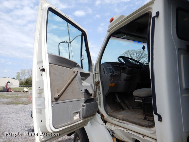 image for item II9957 1997 Ford L8000  dump truck