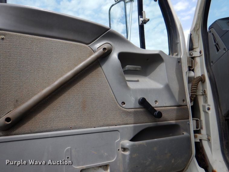 image for item II9957 1997 Ford L8000  dump truck