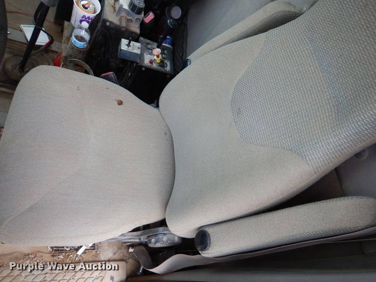 image for item II9957 1997 Ford L8000  dump truck