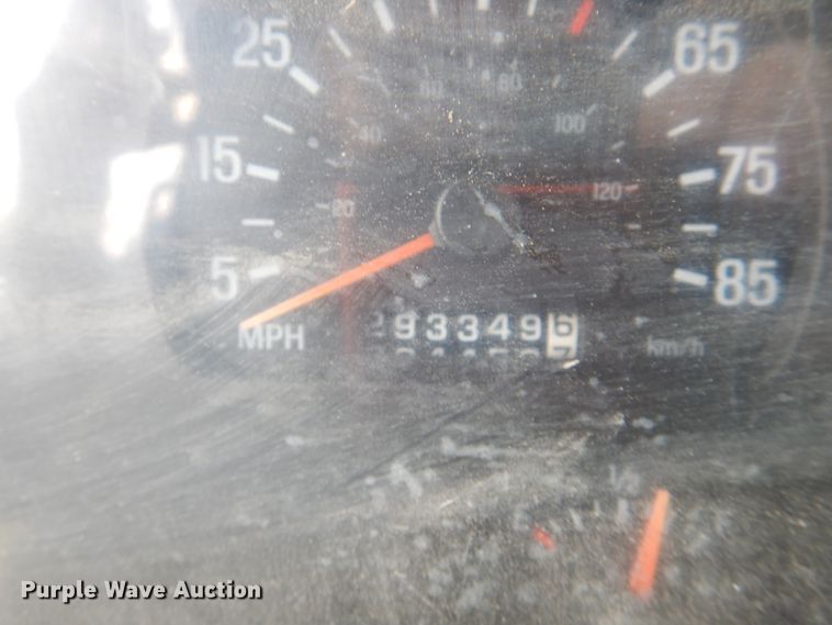 image for item II9957 1997 Ford L8000  dump truck