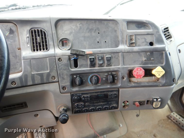 image for item II9957 1997 Ford L8000  dump truck