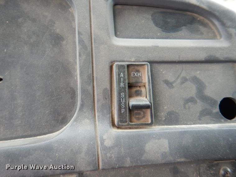 image for item II9957 1997 Ford L8000  dump truck