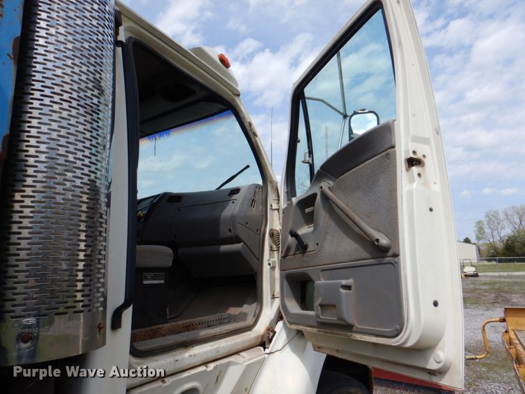 image for item II9957 1997 Ford L8000  dump truck