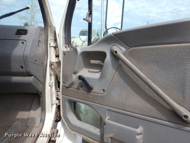 image for item II9957 1997 Ford L8000  dump truck