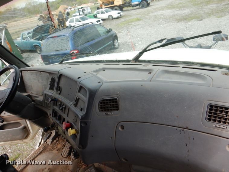 image for item II9957 1997 Ford L8000  dump truck