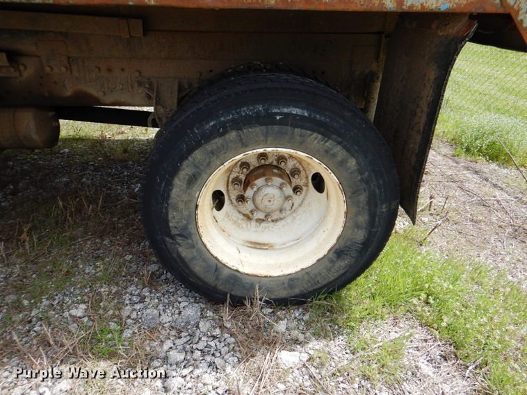 image for item II9957 1997 Ford L8000  dump truck