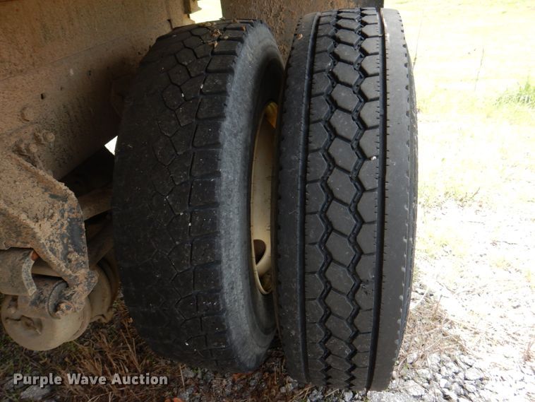 image for item II9957 1997 Ford L8000  dump truck