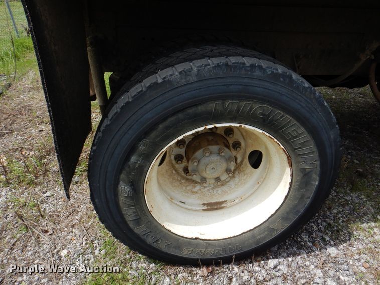 image for item II9957 1997 Ford L8000  dump truck