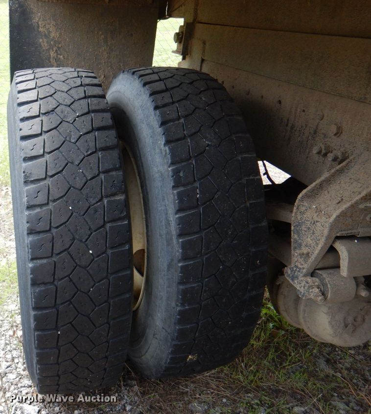 image for item II9957 1997 Ford L8000  dump truck