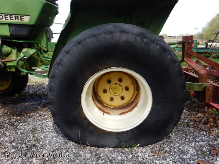 image for item II9970 John Deere 750  tractor