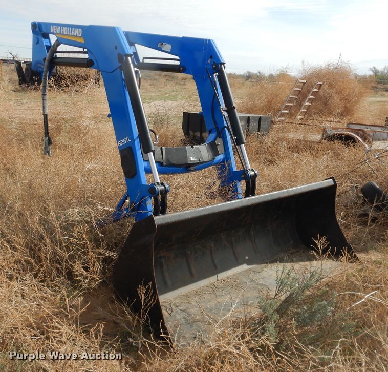 image for item IJ9286 New Holland 825TL  loader