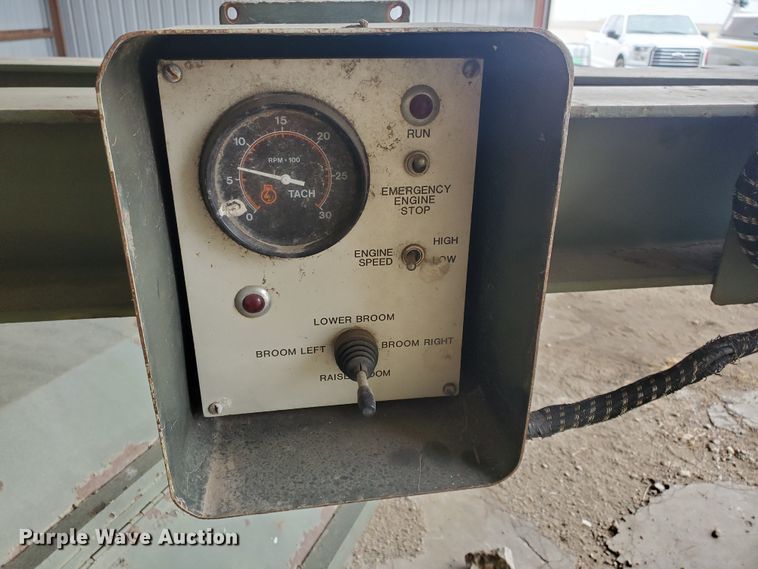 image for item IL9052 MB  broom