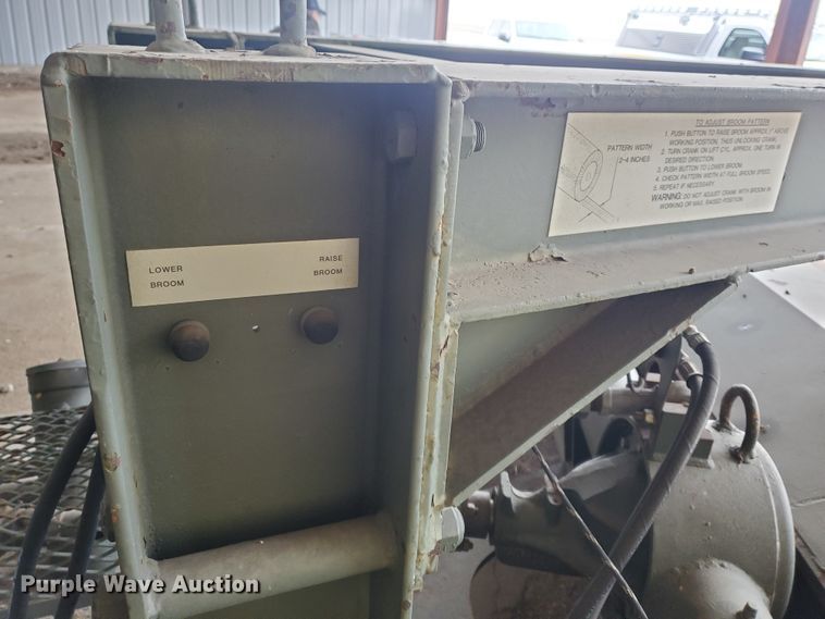 image for item IL9052 MB  broom