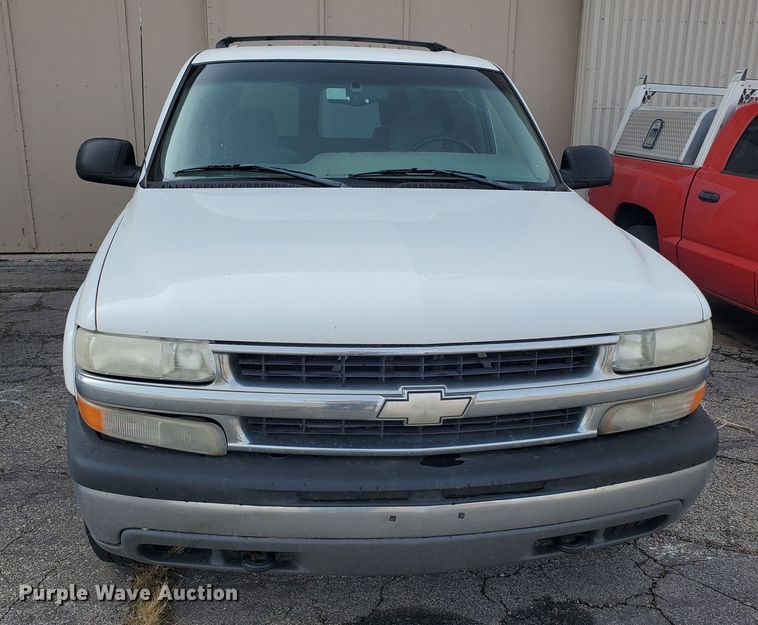 image for item IL9058 2001 Chevrolet Suburban 2500 LS  SUV