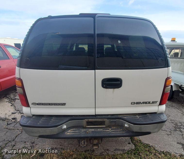 image for item IL9058 2001 Chevrolet Suburban 2500 LS  SUV