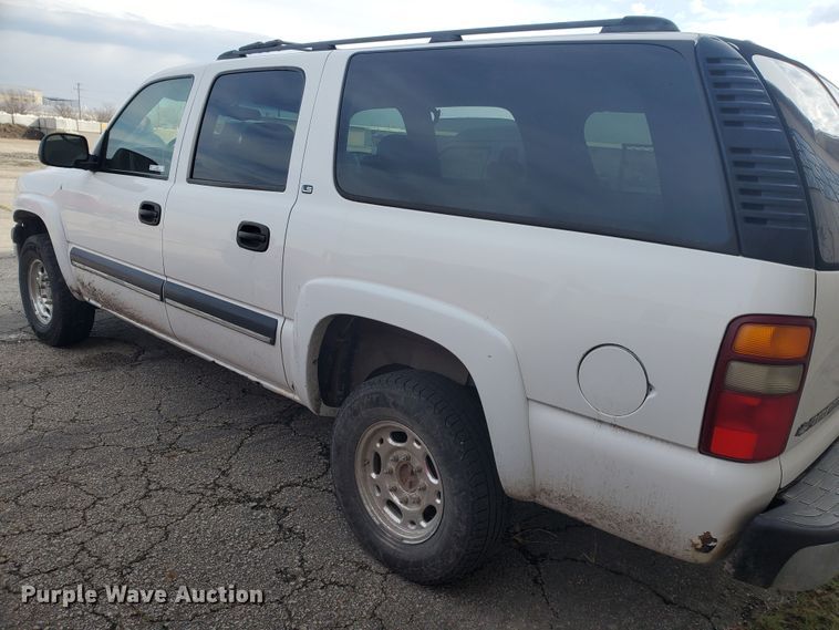 image for item IL9058 2001 Chevrolet Suburban 2500 LS  SUV
