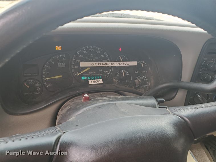 image for item IL9058 2001 Chevrolet Suburban 2500 LS  SUV