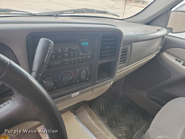 image for item IL9058 2001 Chevrolet Suburban 2500 LS  SUV