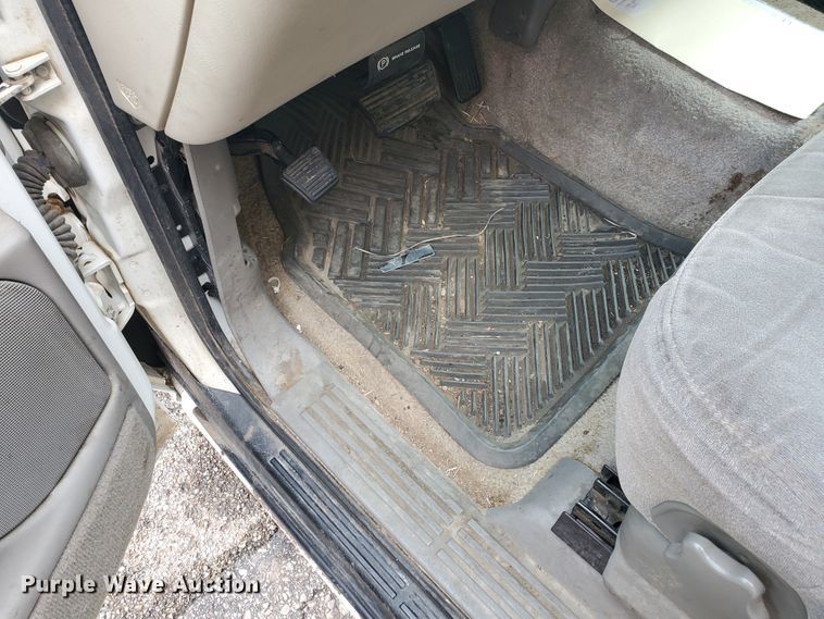 image for item IL9058 2001 Chevrolet Suburban 2500 LS  SUV