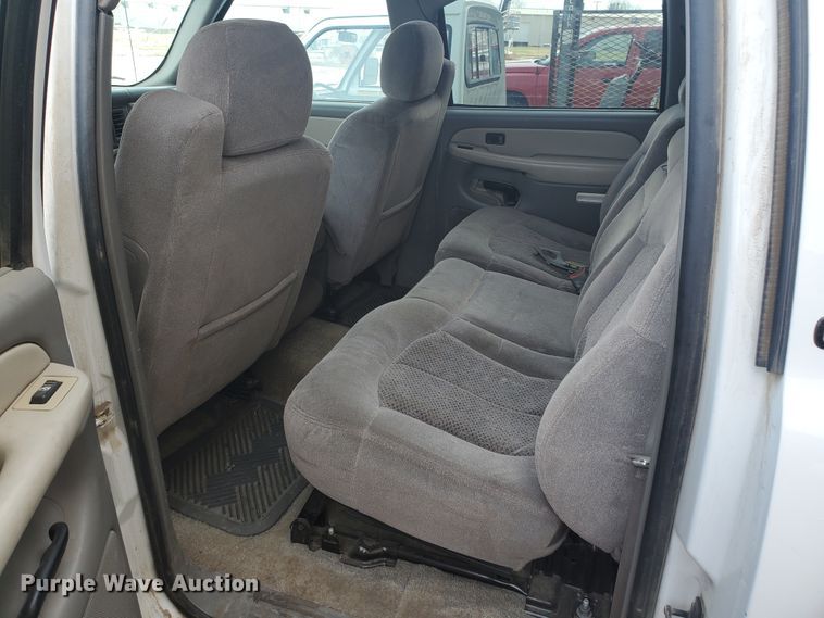 image for item IL9058 2001 Chevrolet Suburban 2500 LS  SUV