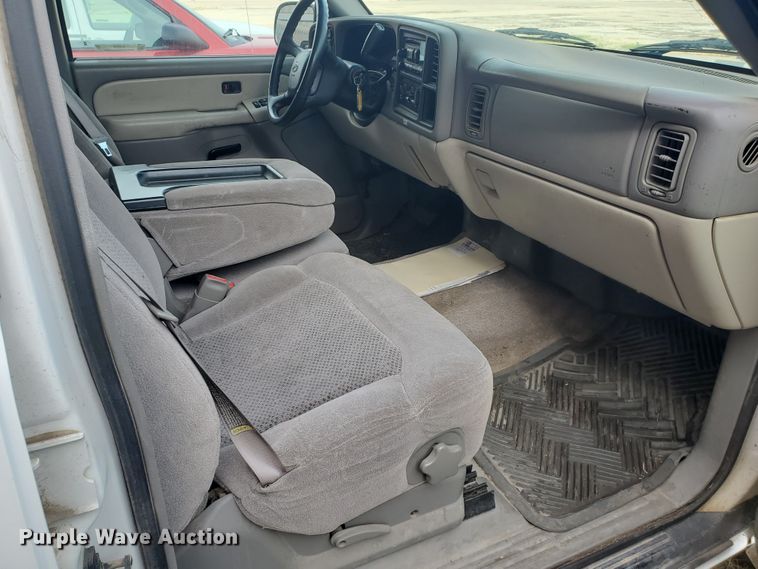 image for item IL9058 2001 Chevrolet Suburban 2500 LS  SUV