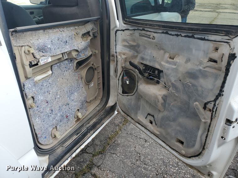 image for item IL9058 2001 Chevrolet Suburban 2500 LS  SUV