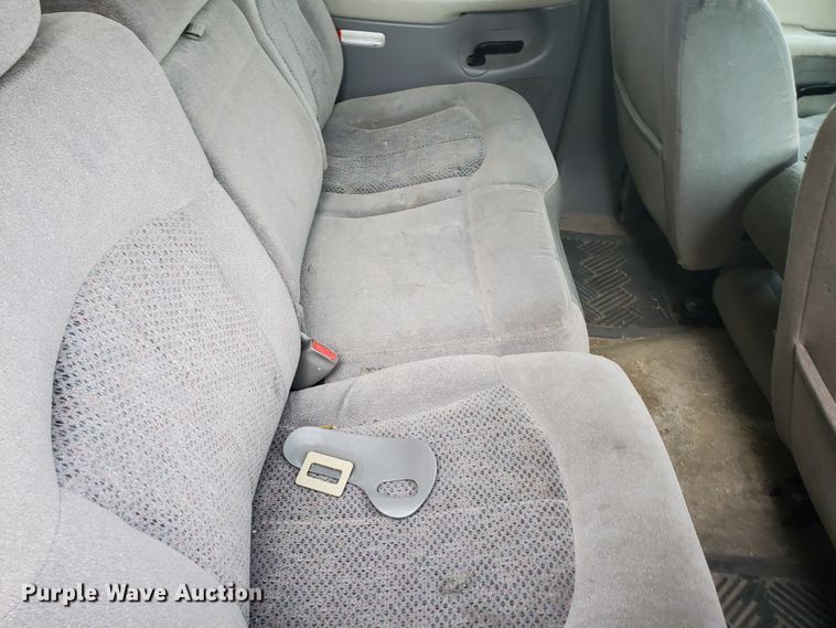 image for item IL9058 2001 Chevrolet Suburban 2500 LS  SUV