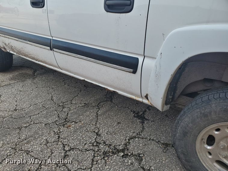 image for item IL9058 2001 Chevrolet Suburban 2500 LS  SUV