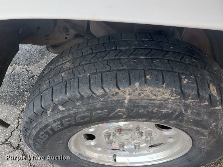 image for item IL9058 2001 Chevrolet Suburban 2500 LS  SUV