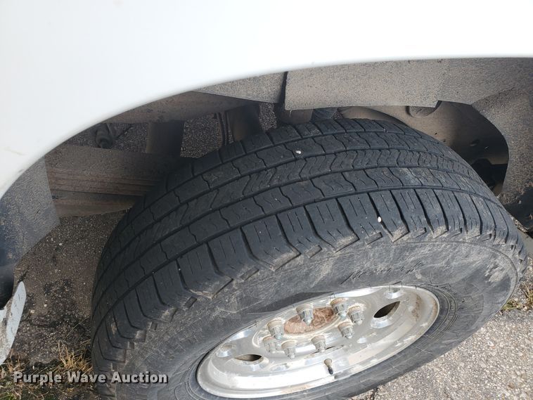 image for item IL9058 2001 Chevrolet Suburban 2500 LS  SUV