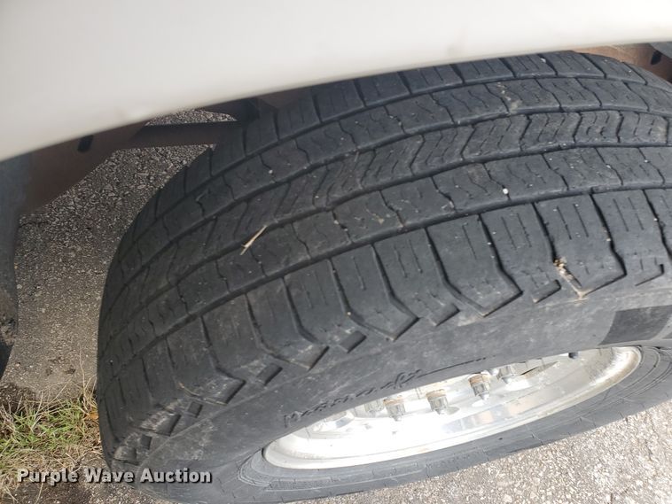 image for item IL9058 2001 Chevrolet Suburban 2500 LS  SUV