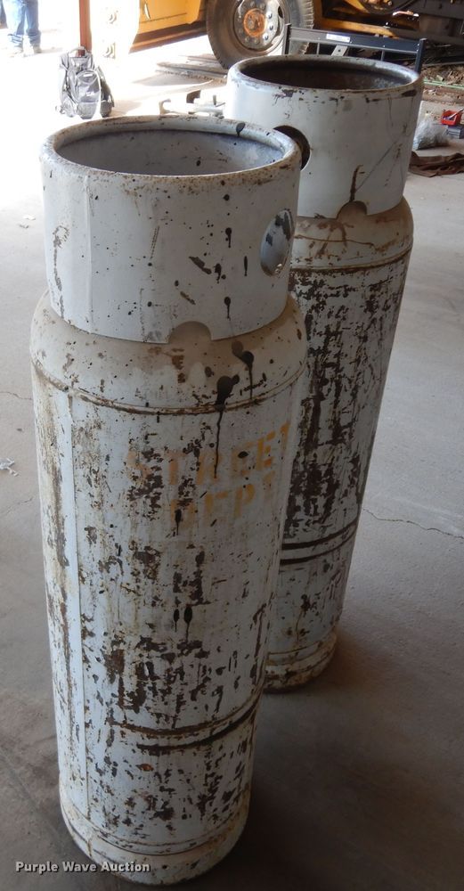 image for item IP9223 (2) propane tanks