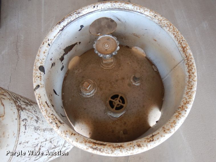 image for item IP9223 (2) propane tanks