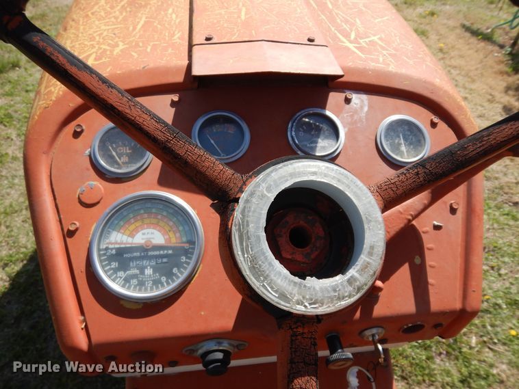 image for item IP9235 1959 International 340  tractor