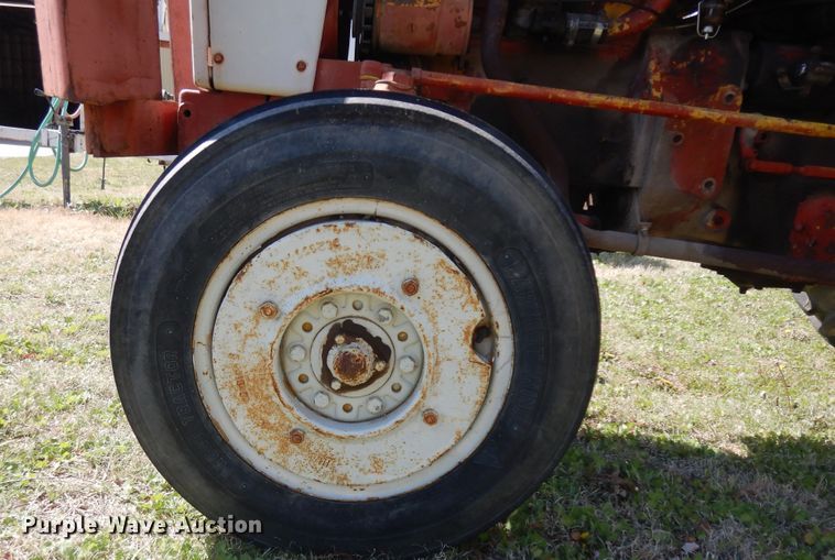 image for item IP9235 1959 International 340  tractor