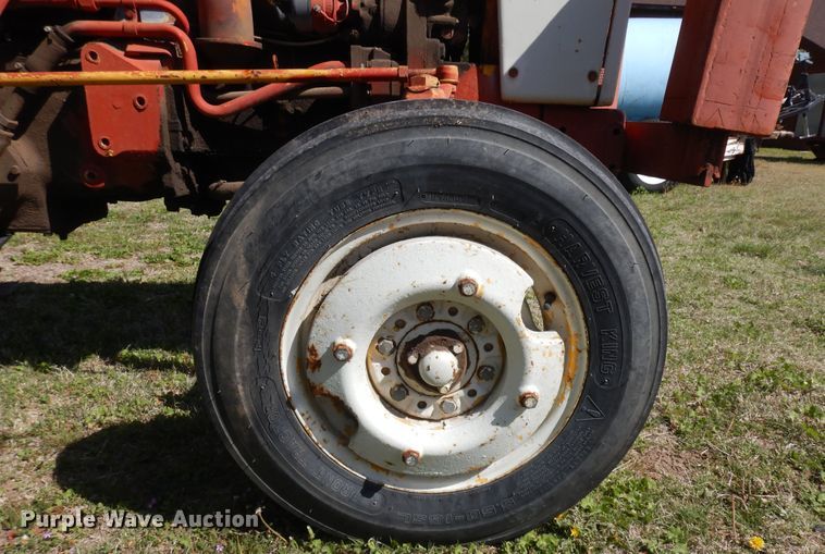 image for item IP9235 1959 International 340  tractor