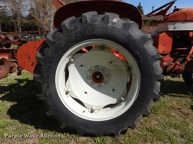 image for item IP9235 1959 International 340  tractor