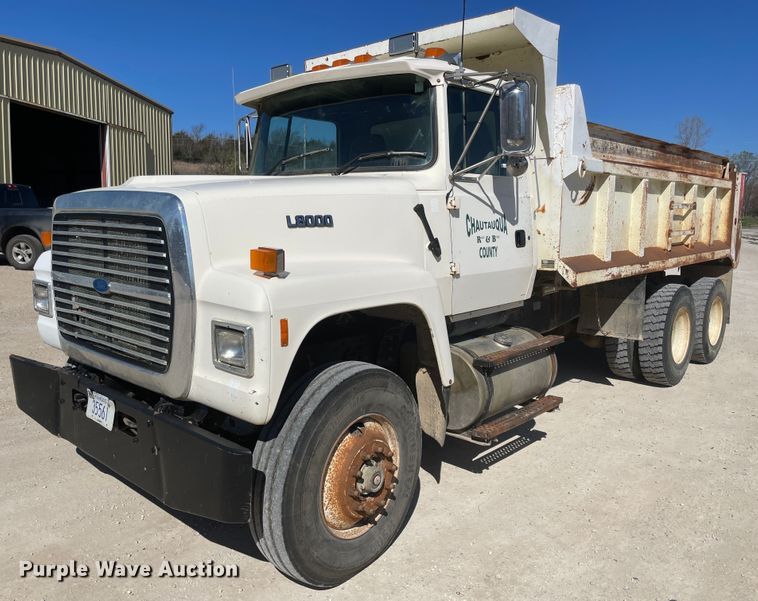 image for item IR9756 1996 Ford LT8000  dump truck