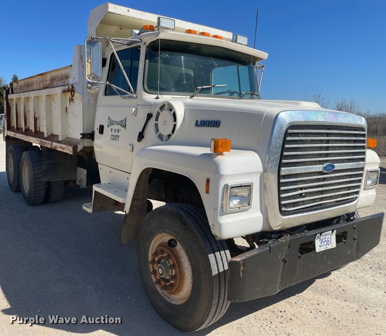 image for item IR9756 1996 Ford LT8000  dump truck