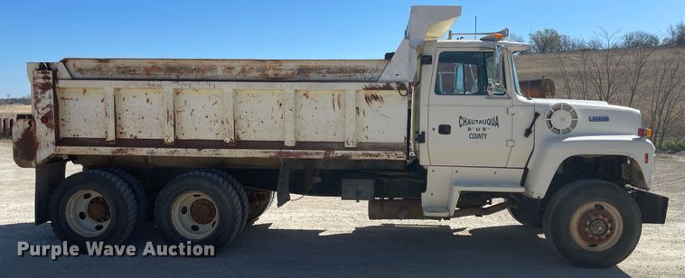 image for item IR9756 1996 Ford LT8000  dump truck