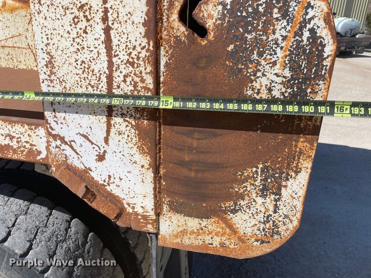 image for item IR9756 1996 Ford LT8000  dump truck