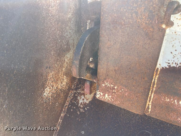 image for item IR9756 1996 Ford LT8000  dump truck