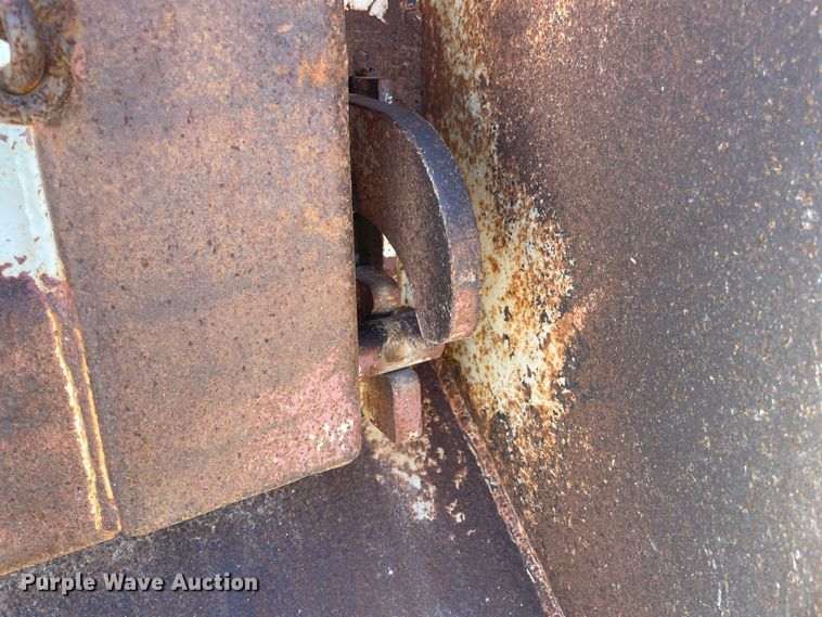 image for item IR9756 1996 Ford LT8000  dump truck