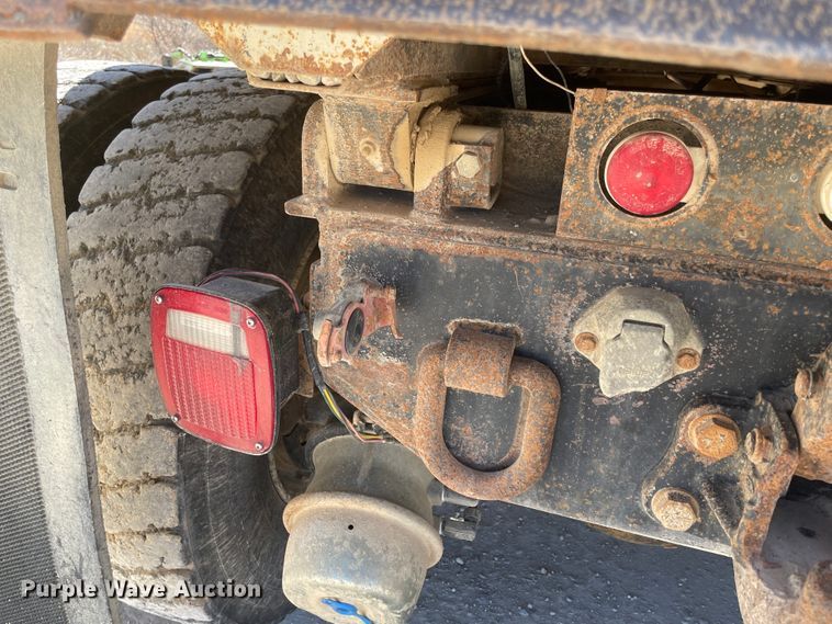 image for item IR9756 1996 Ford LT8000  dump truck