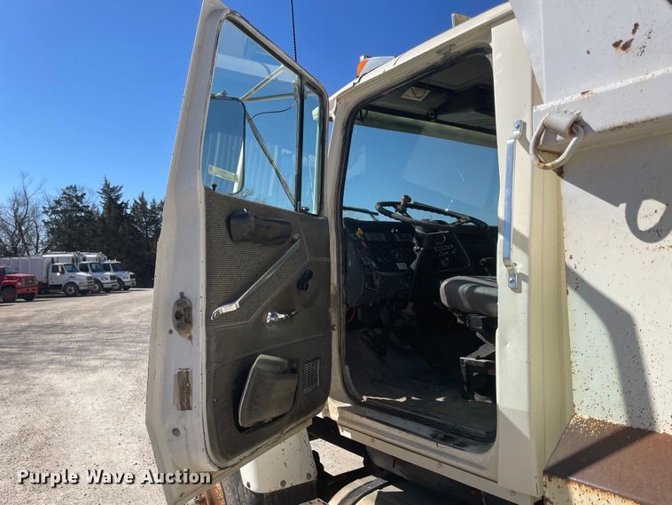image for item IR9756 1996 Ford LT8000  dump truck