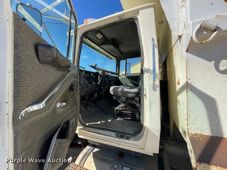 image for item IR9756 1996 Ford LT8000  dump truck