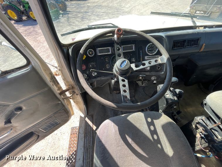 image for item IR9756 1996 Ford LT8000  dump truck