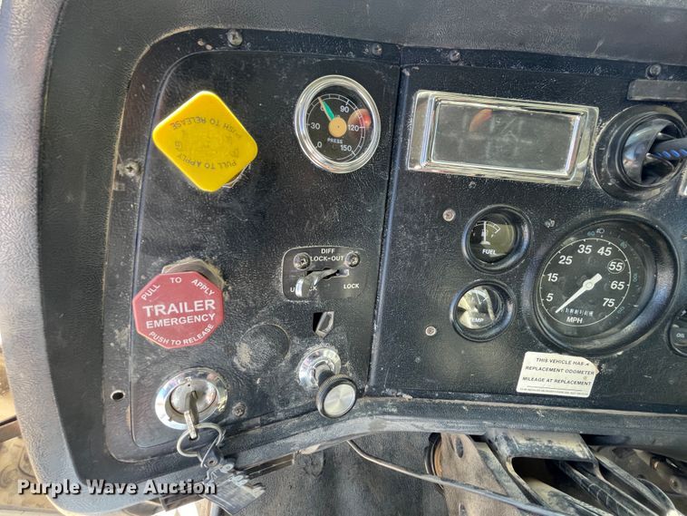 image for item IR9756 1996 Ford LT8000  dump truck