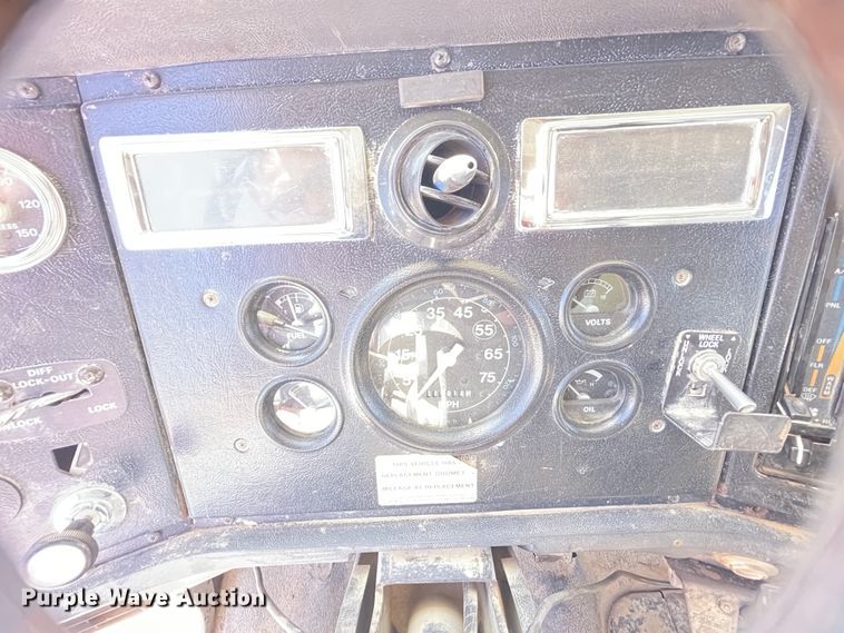 image for item IR9756 1996 Ford LT8000  dump truck