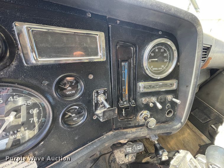 image for item IR9756 1996 Ford LT8000  dump truck